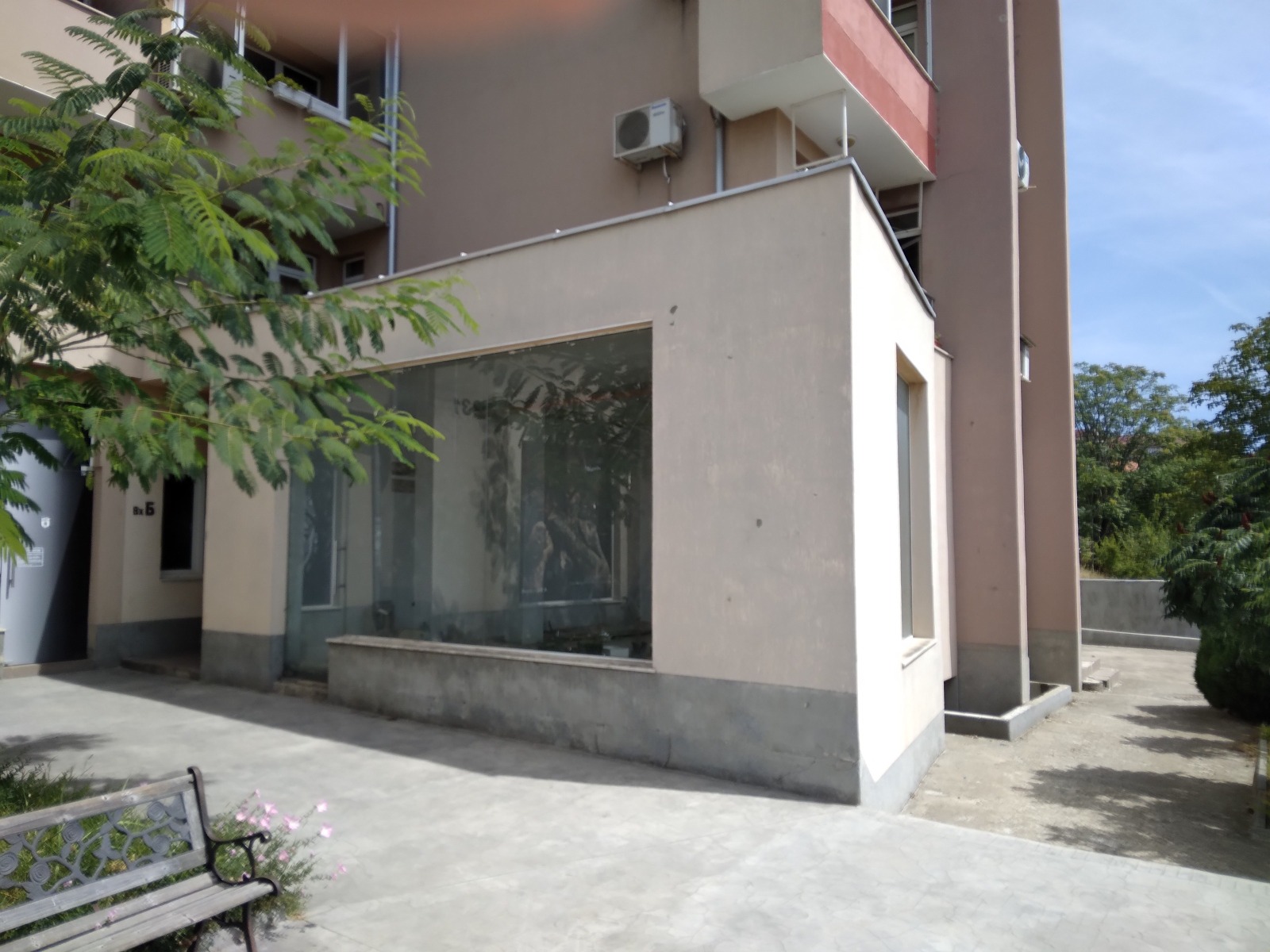 Commercial property in "Druzhba" residential area