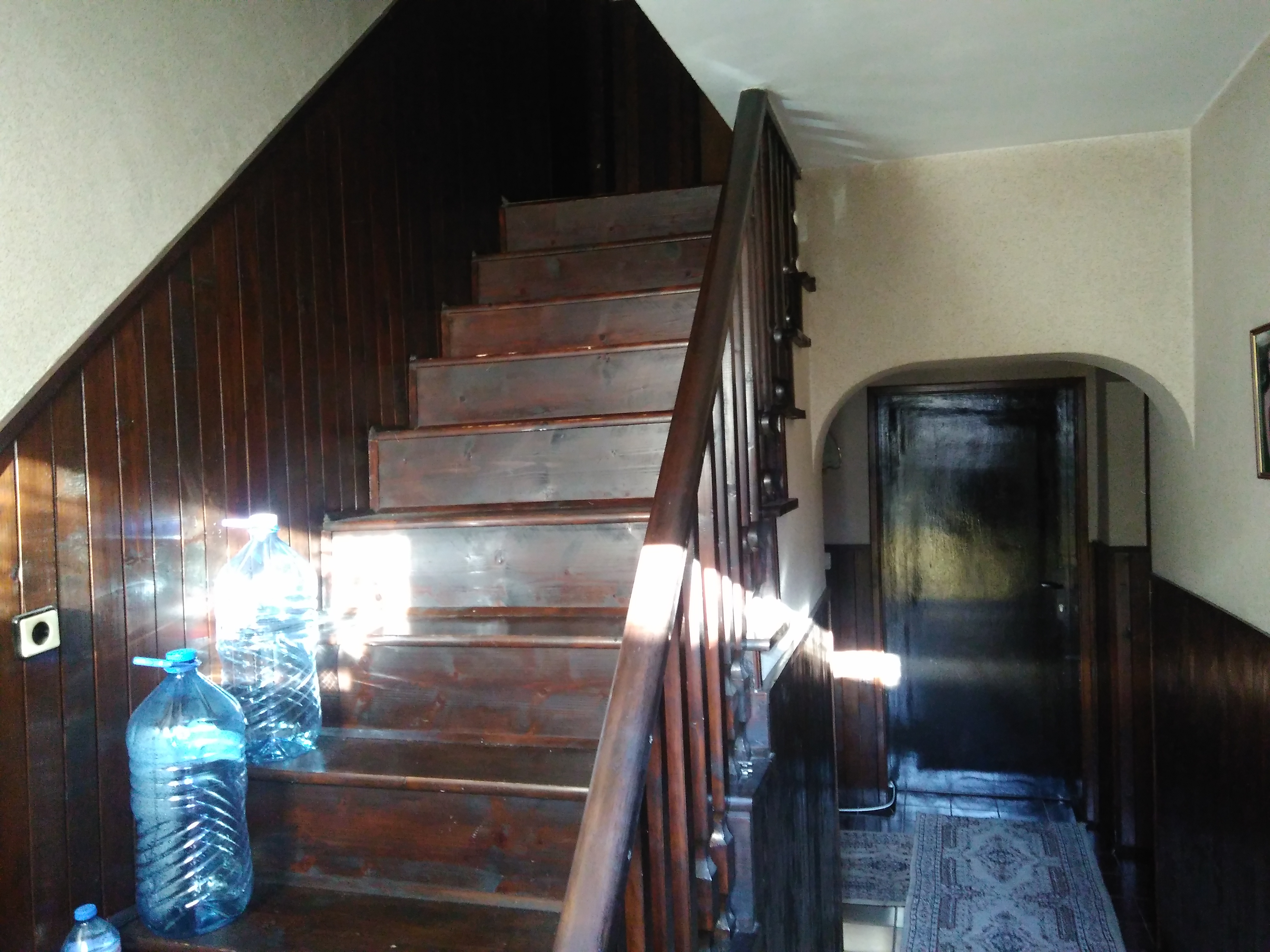 Двуетажна масивна къща с двор в кв. Калкас, гр. Перник